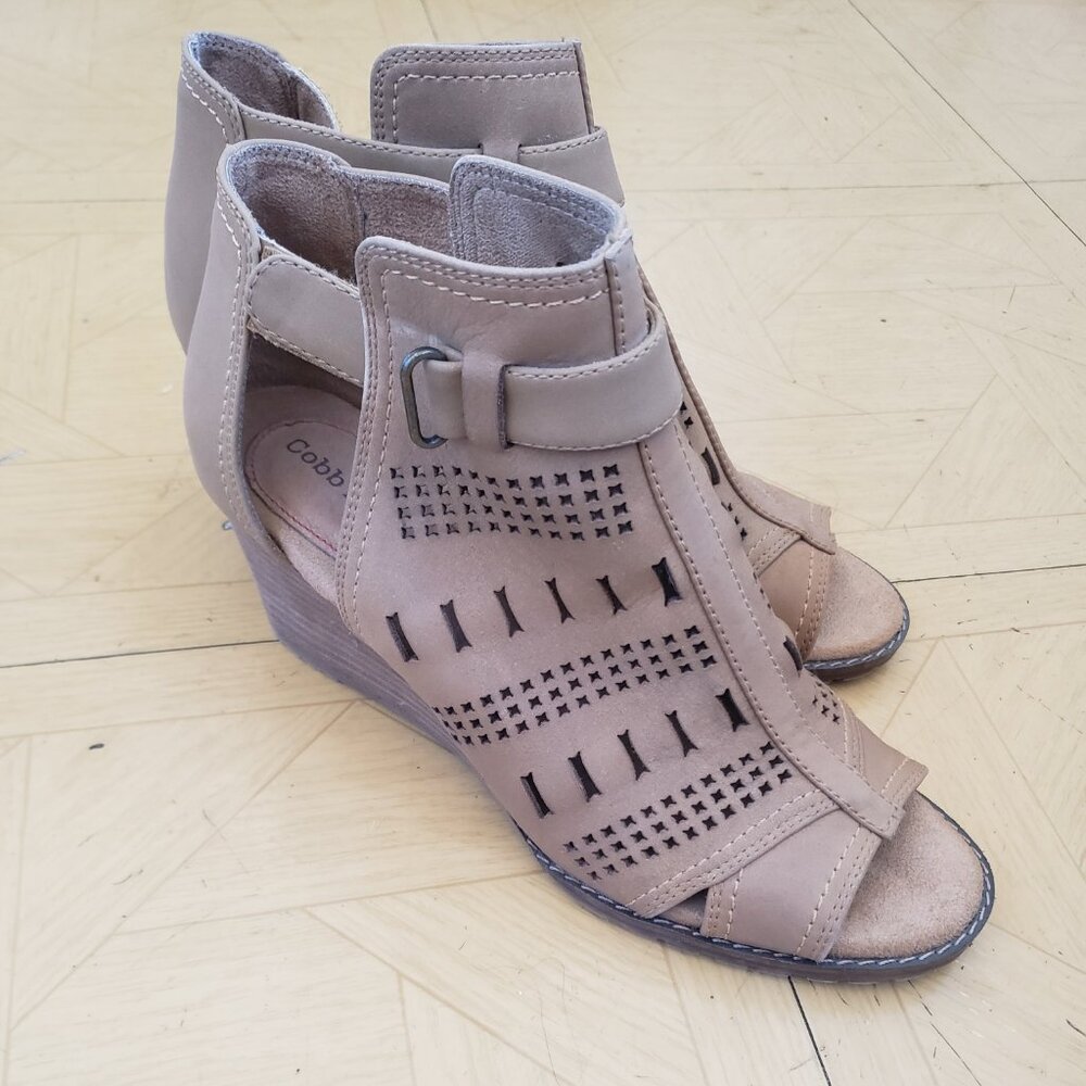 Cobb Hill Shoes Size 10 Brown Suede